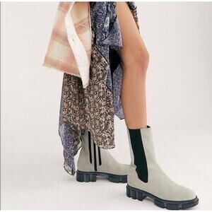 Free People | Women’s Brooks Lug Sole Chelsea Boots Suede Cream & Black Platform